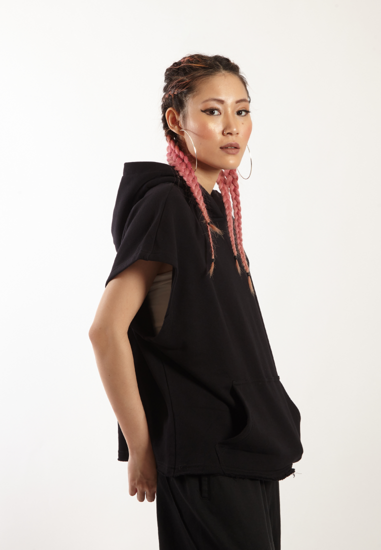 OCWA X VEDECI CONNOR BOXY CROP SLEEVELESS HOODIE BLACK