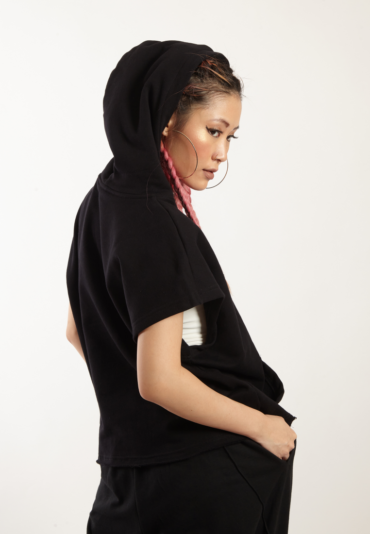 OCWA X VEDECI CONNOR BOXY CROP SLEEVELESS HOODIE BLACK